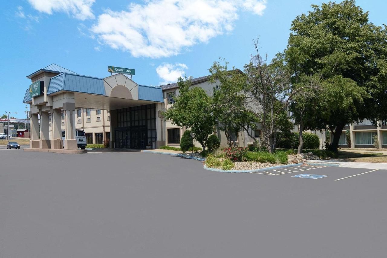 Quality Inn & Conference Center Akron Exteriör bild