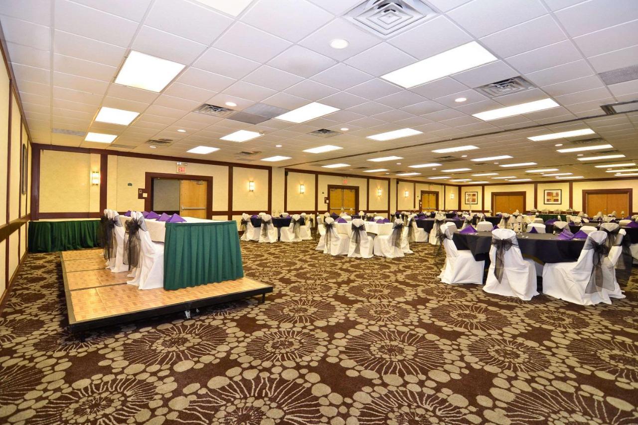 Quality Inn & Conference Center Akron Exteriör bild